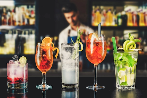 Cocktail Chaos – Find the Legends of the Bar!